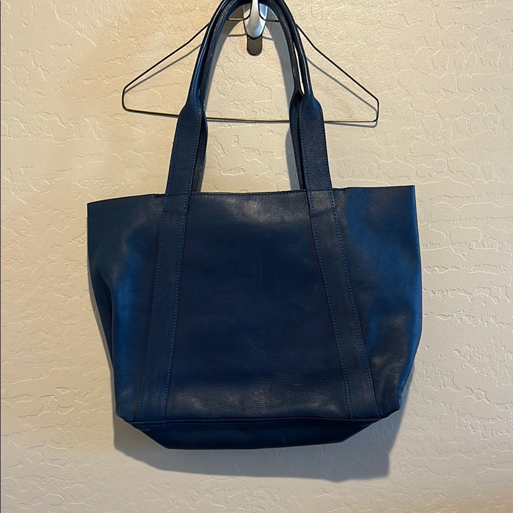 Classic Blue Leather Tote Bag with Minimalist Design